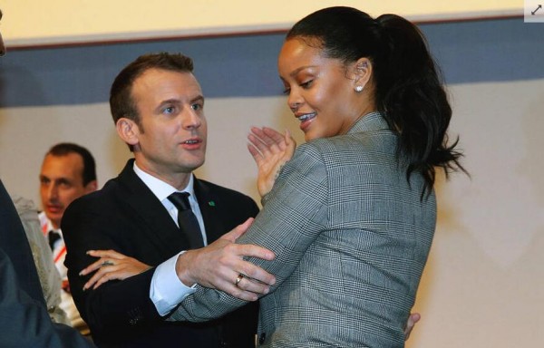 蕾哈娜获法国总统马克龙拥抱 不敢直视对方灼热目光