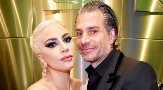 Lady Gaga与未婚夫共进晚餐秀恩爱 感情稳定甜蜜